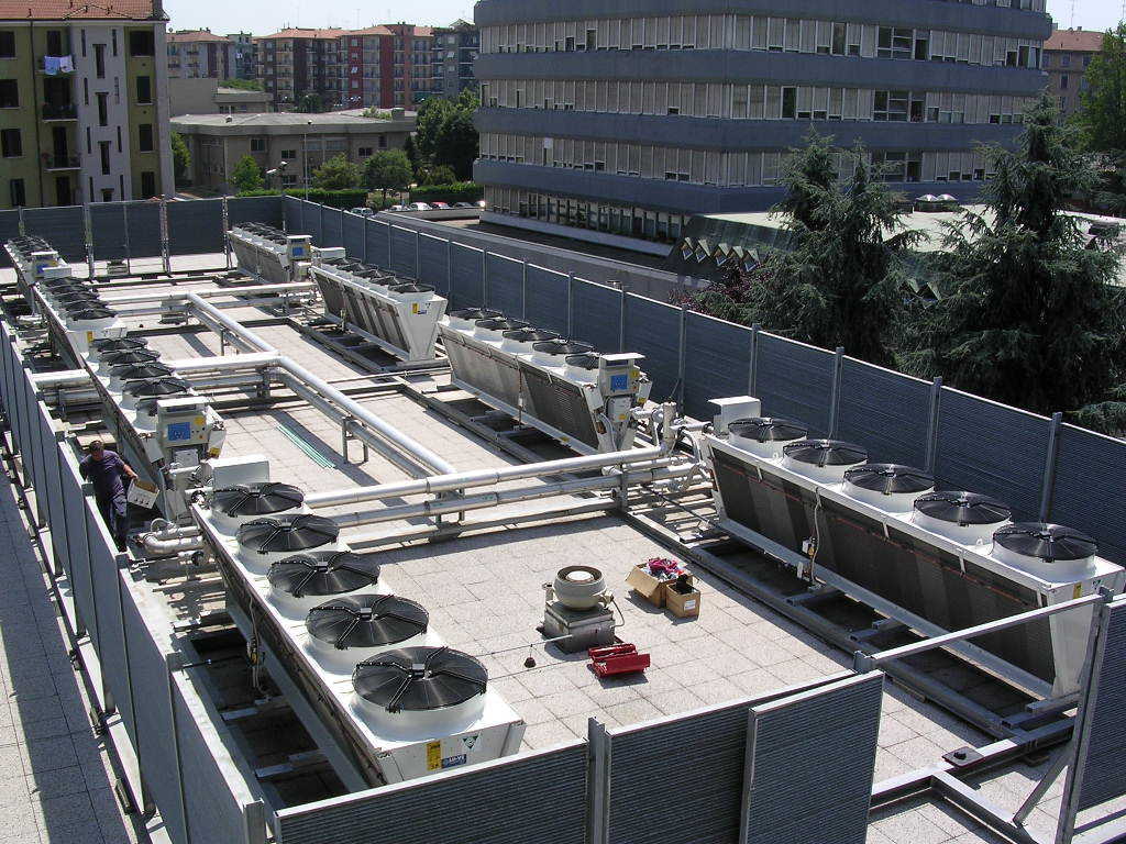 RAS INSURANCE BUILDING - Milano - Italy. Main Data Center cooling installation.SDHLS 340 dry cooler with Spray System